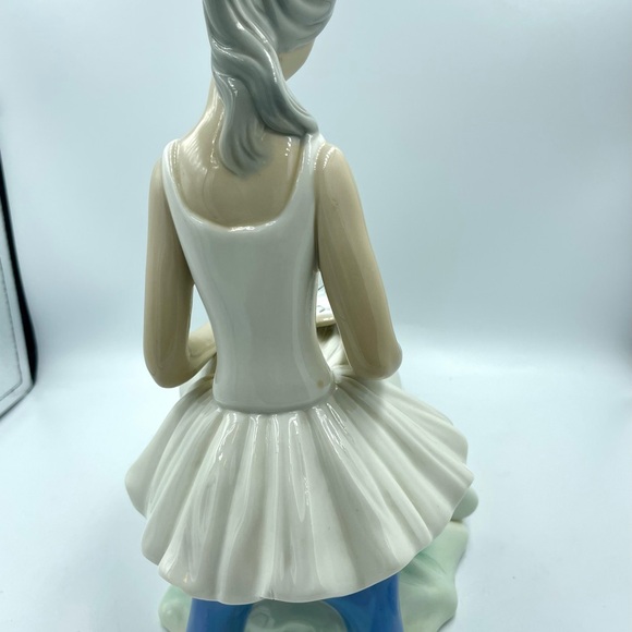 Tengra Valencia Porcelain Ballerina Reading Music Book 10" Tall Spain - Picture 6 of 12